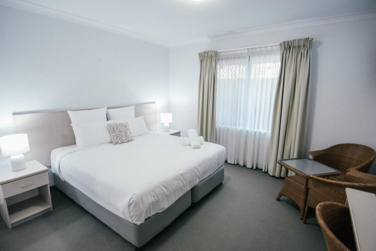 Warners At The Bay Motel Warners Bay Bagian luar foto