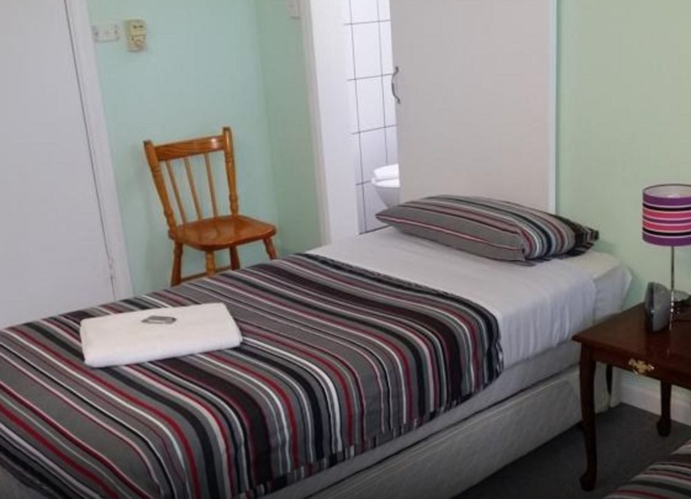 Warners At The Bay Motel Warners Bay Bagian luar foto